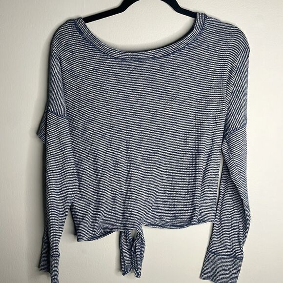 Abercrombie & Fitch Women’s Cropped Longsleeve Blue Striped Top - Picture 4 of 4